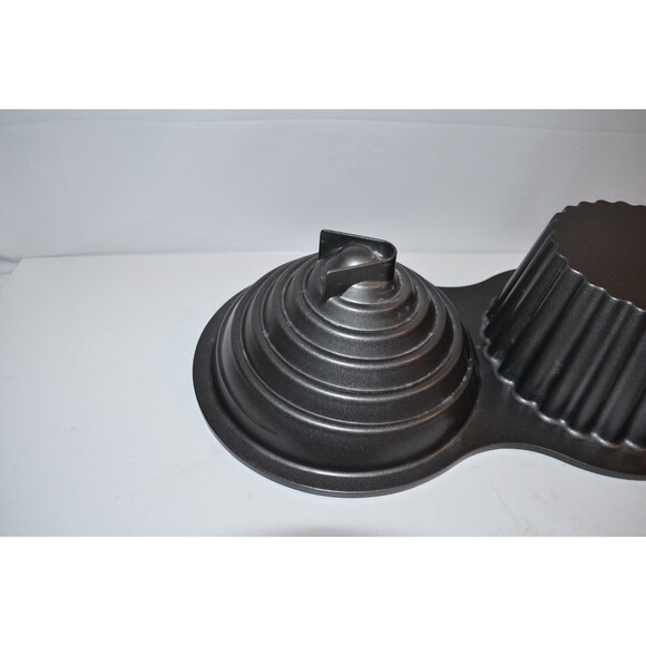 WILTON Large 3D Cupcake Pan Non-Stick Mold Jumbo Baking Cake Pan - Picture 3 of 10